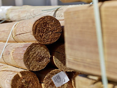 Große Holzbälle verwendet im Gartenbau.